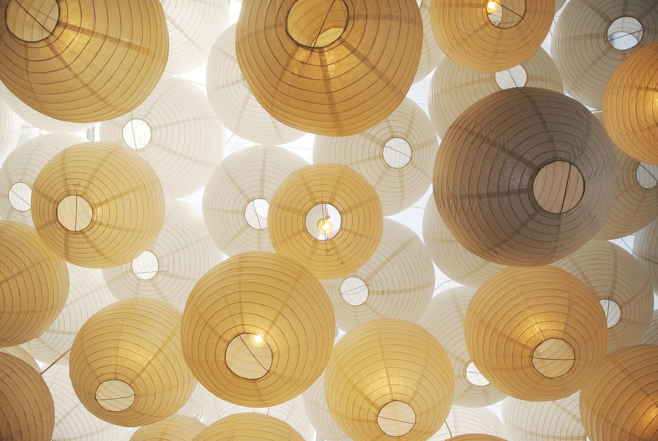 Opvallende plafondkleuren voor een expressief interieur