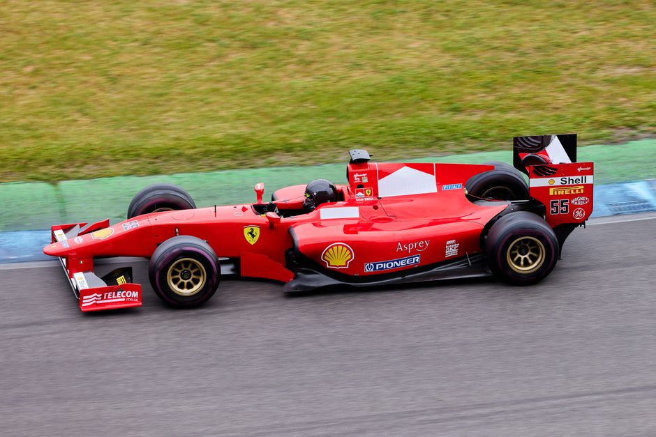 Kleurrijke Formule 1 poster in vintage stijl.