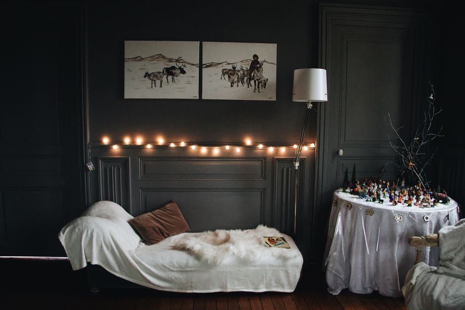 Knus interieur met schaapskudde schilderij. Knus interieur met schaapskudde schilderij.